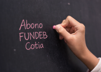 Professores e funcionários da Educação receberão Abono Fundeb